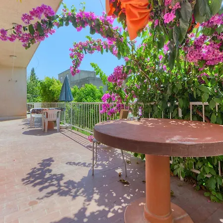 Modern Luxury 2-bedroom With Balcony & Patio *