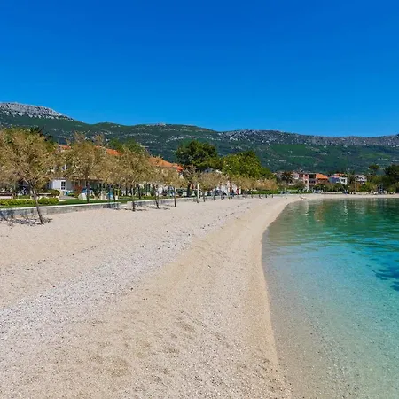 Apartmán Modern Luxury 2-bedroom With Balcony & Patio Kaštela