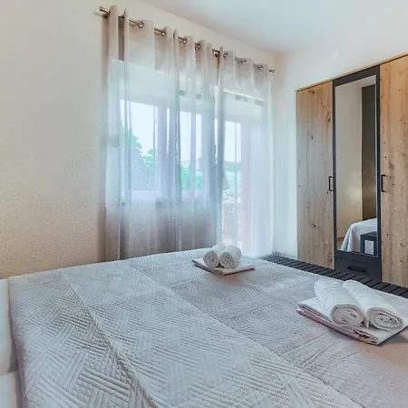Modern Luxury 2-bedroom With Balcony & Patio Apartment