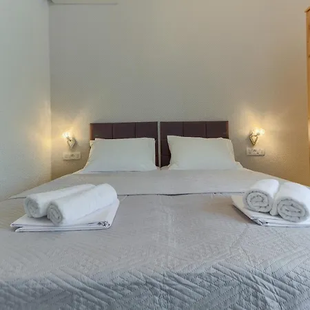 Modern Luxury 2-bedroom With Balcony & Patio