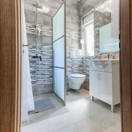 Apartment Modern Luxury 2-bedroom With Balcony & Patio *