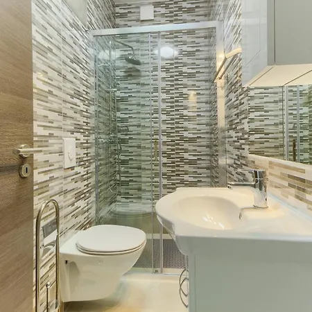 Modern Luxury 2-bedroom With Balcony & Patio *