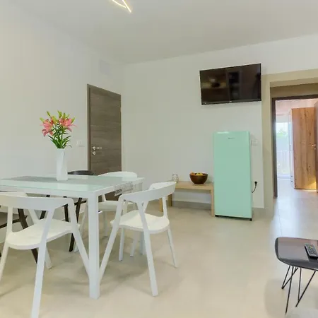 Modern Luxury 2-bedroom With Balcony & Patio
