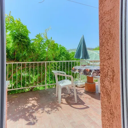 Modern Luxury 2-bedroom With Balcony & Patio Apartment *