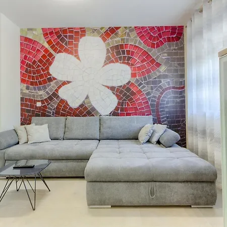 Modern Luxury 2-bedroom With Balcony & Patio